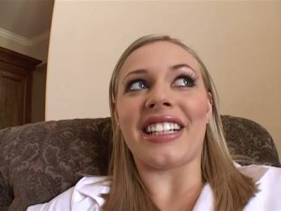 Blondine mit Faible fürs Anale lässt sich Po zerficken