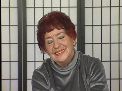 Oma aus Deutschland reibt sich mit Riesendildo ab