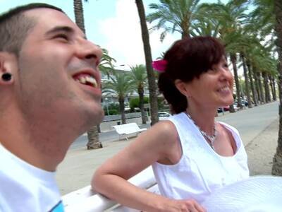 Hausfrau Joycelina beim Sex im Freien mit Kevin White
